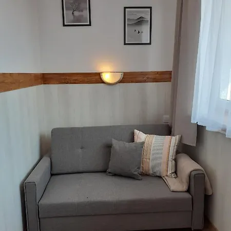 Nad Jeziorem Apartment *