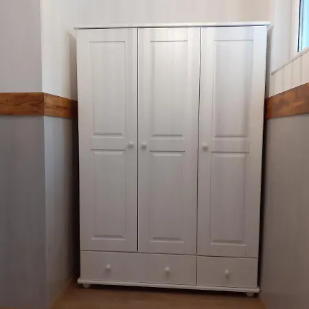 Nad Jeziorem Apartment *