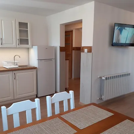 Nad Jeziorem Apartment *